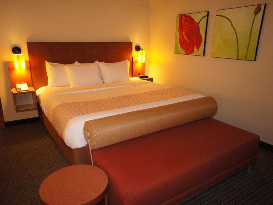 La Quinta Inn & Suites by Wyndham Raleigh Crabtree