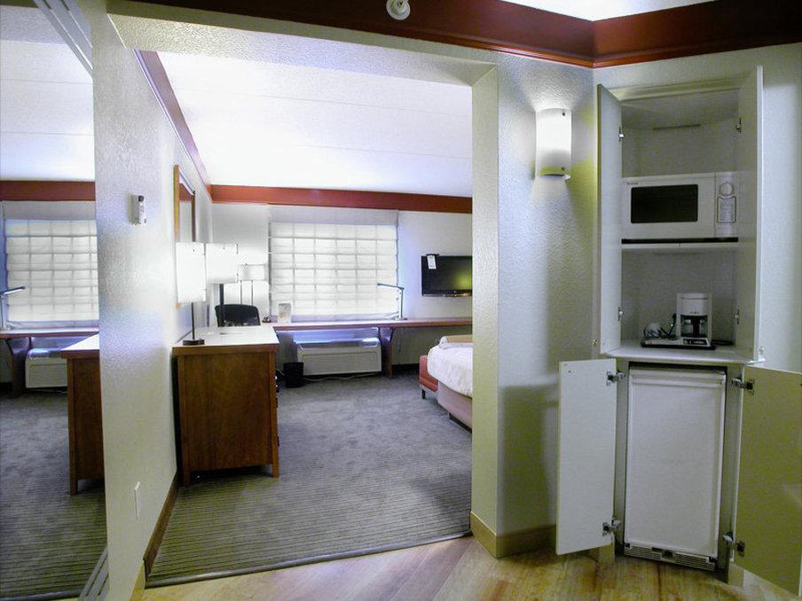 La Quinta Inn & Suites by Wyndham Raleigh Crabtree