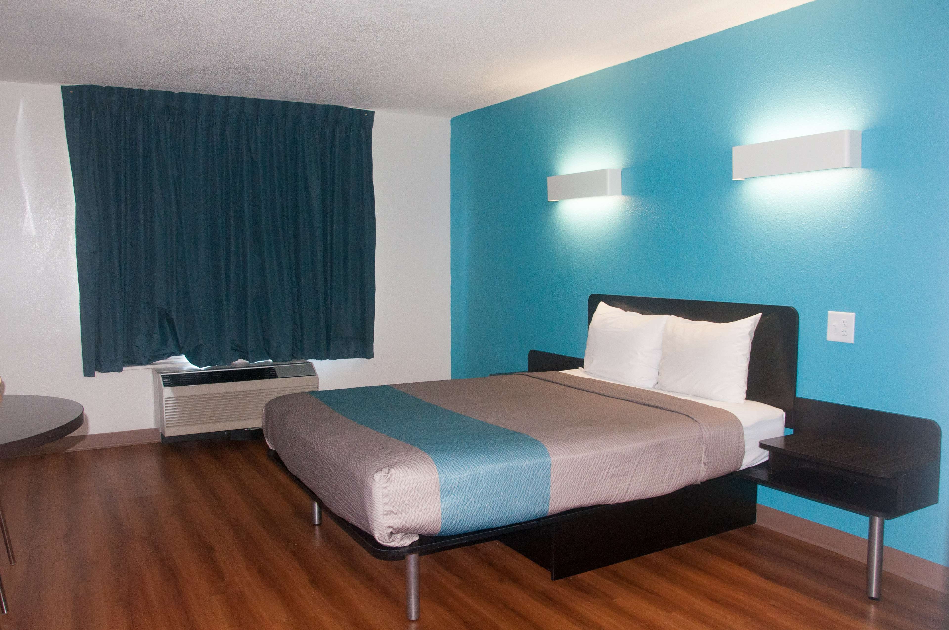 Motel 6 Raleigh - North