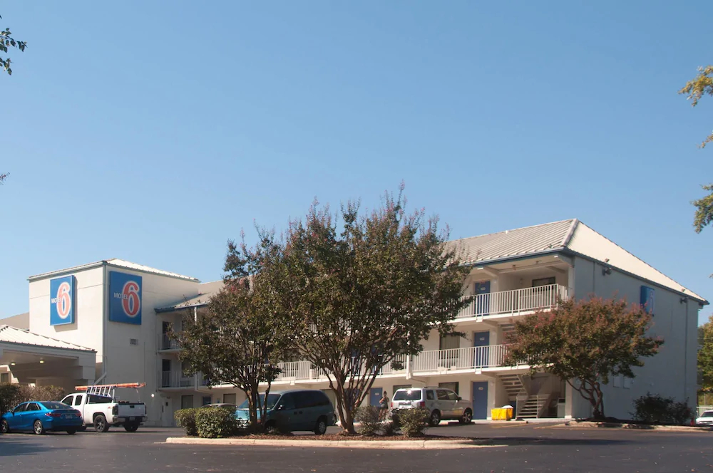 Motel 6 Raleigh Southwest Cary