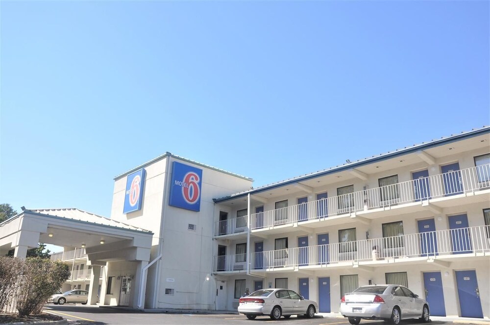 Motel 6 Raleigh Southwest Cary