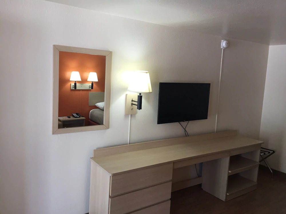 Motel 6 Raleigh Southwest Cary