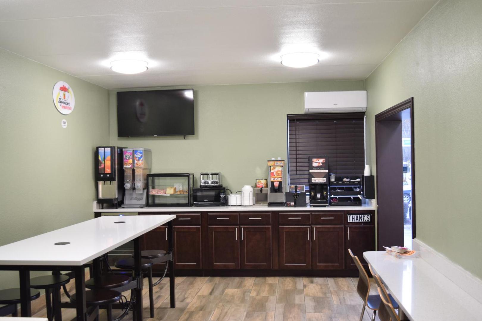 Super 8 by Wyndham Raleigh Downtown