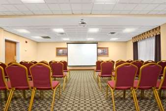 La Quinta Inn & Suites by Wyndham Raleigh Downtown North
