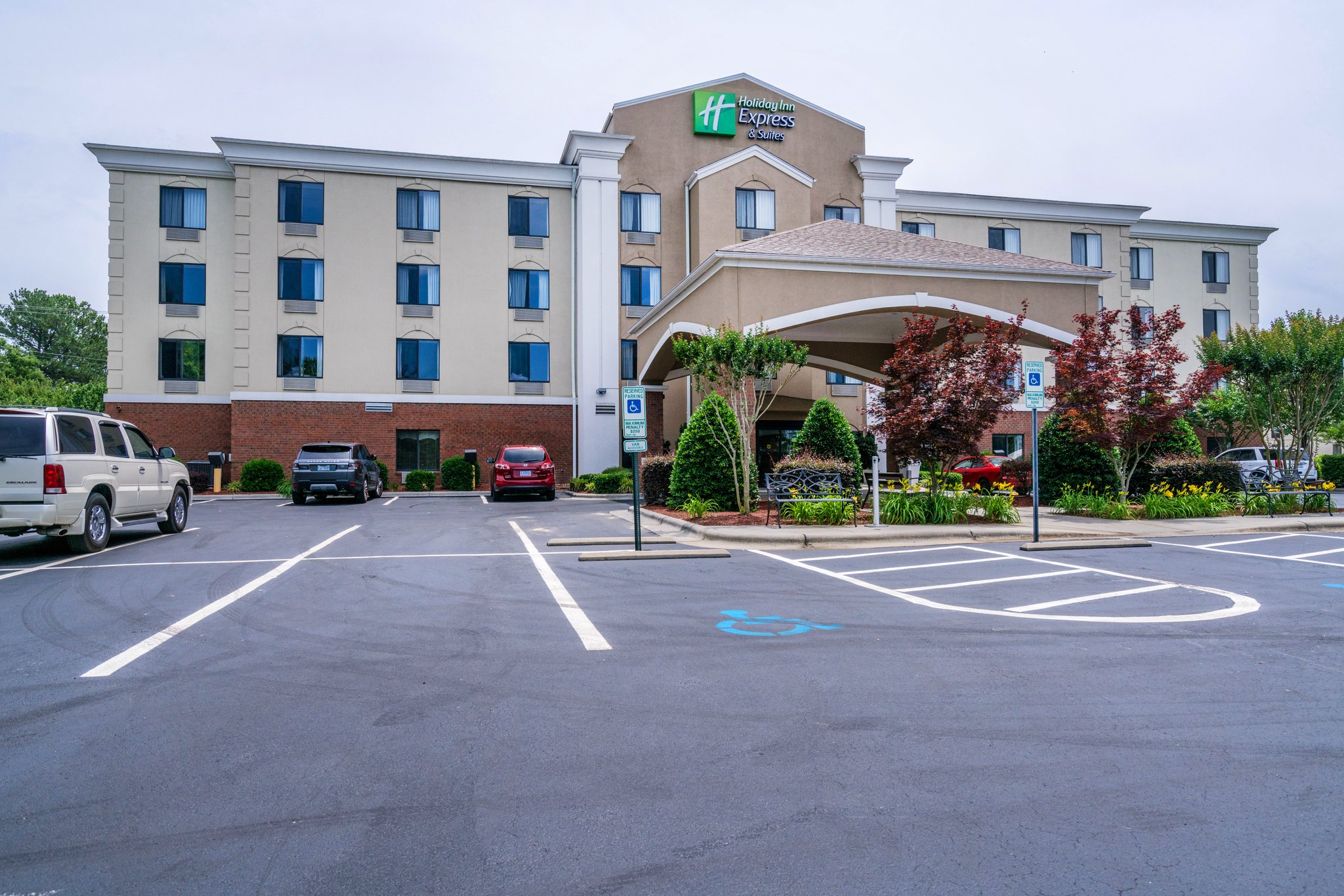 Holiday Inn Express & Suites Roanoke Rapids SE