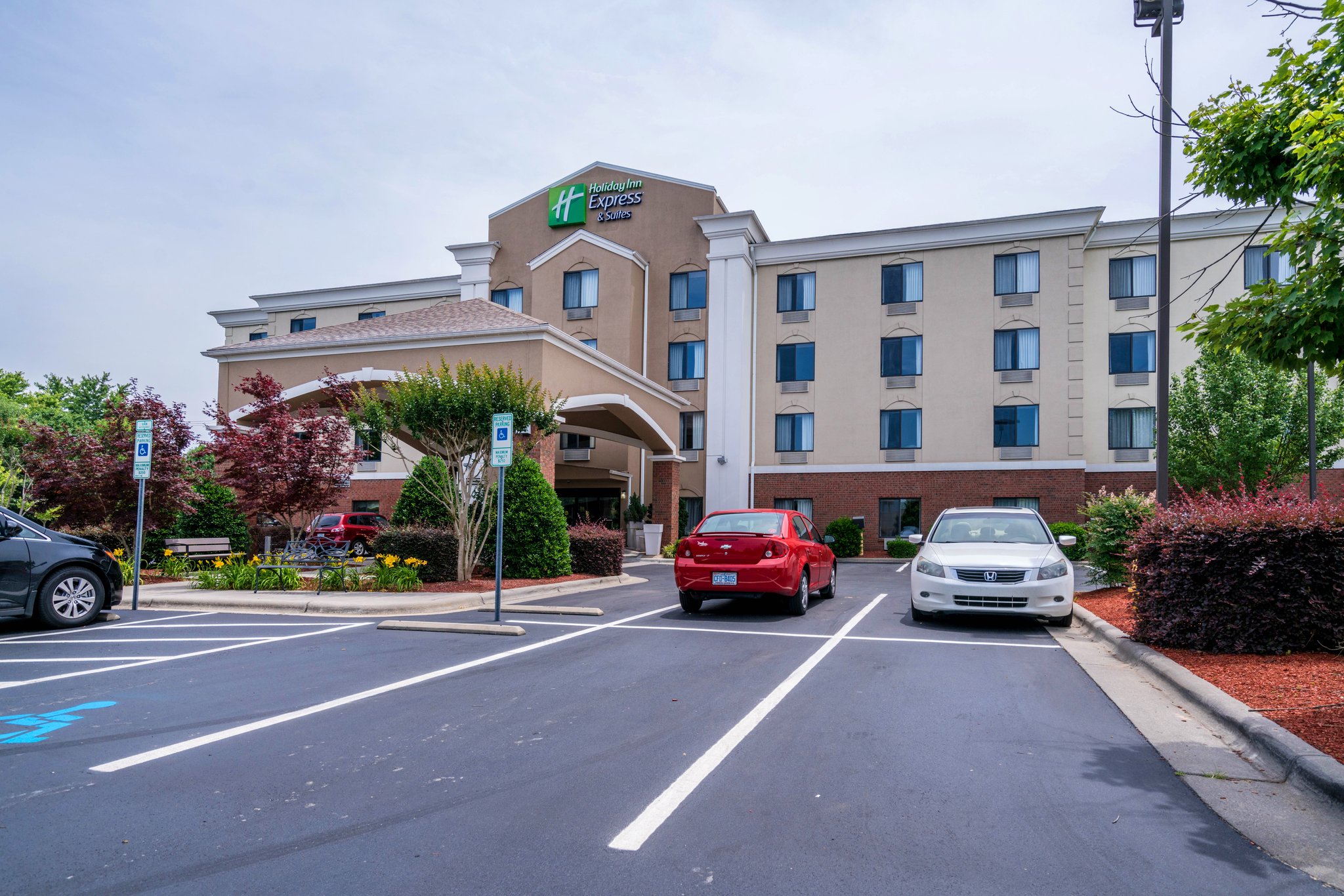 Holiday Inn Express & Suites Roanoke Rapids SE
