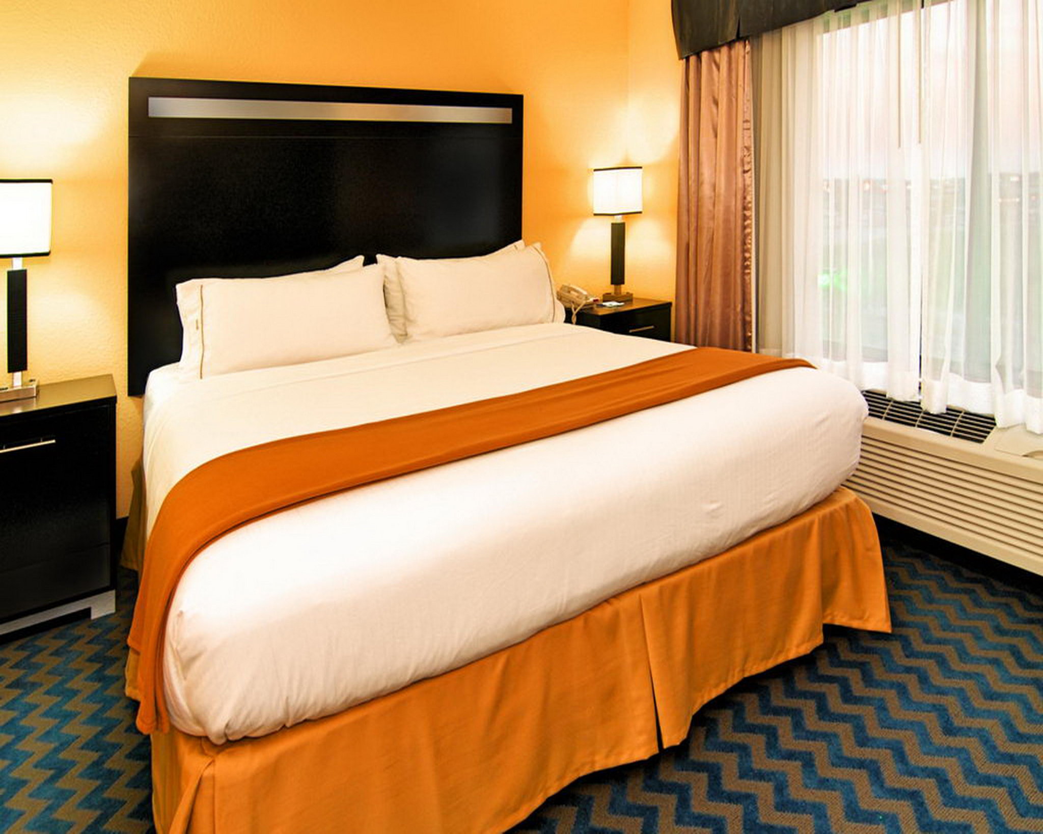 Holiday Inn Express & Suites Roanoke Rapids SE