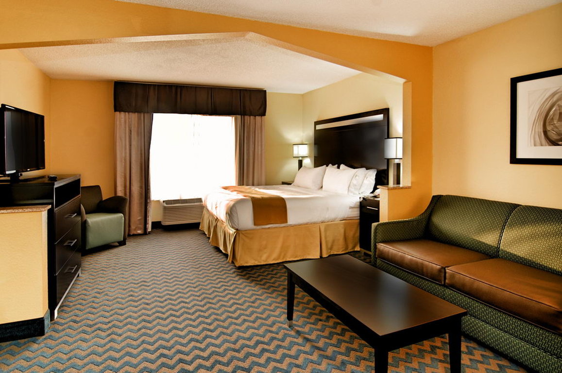 Holiday Inn Express & Suites Roanoke Rapids SE