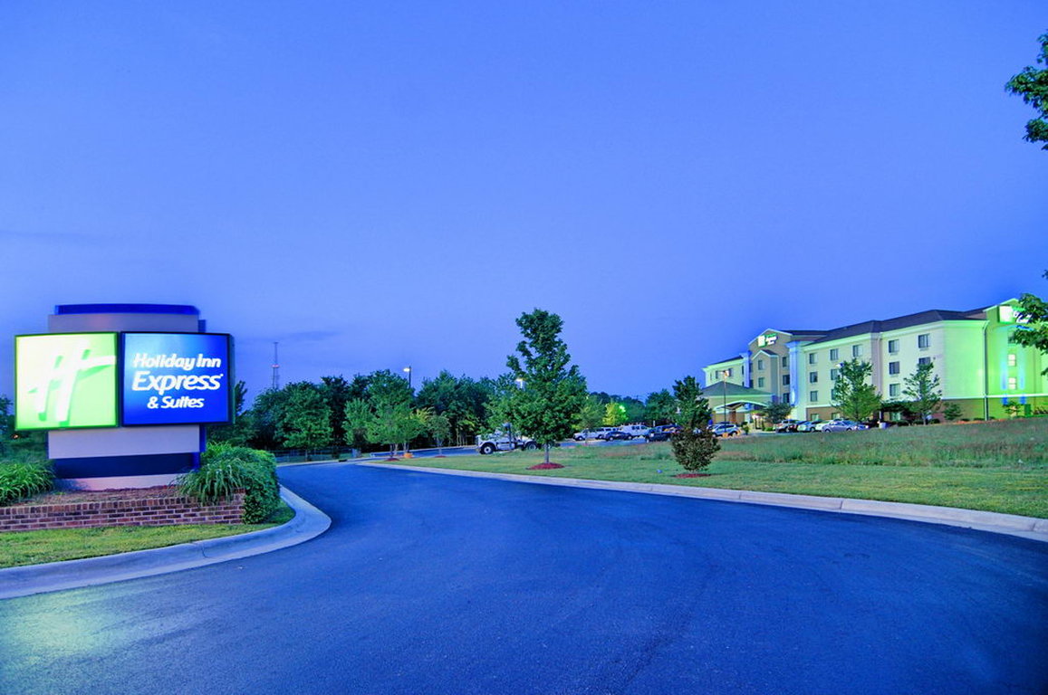 Holiday Inn Express & Suites Roanoke Rapids SE
