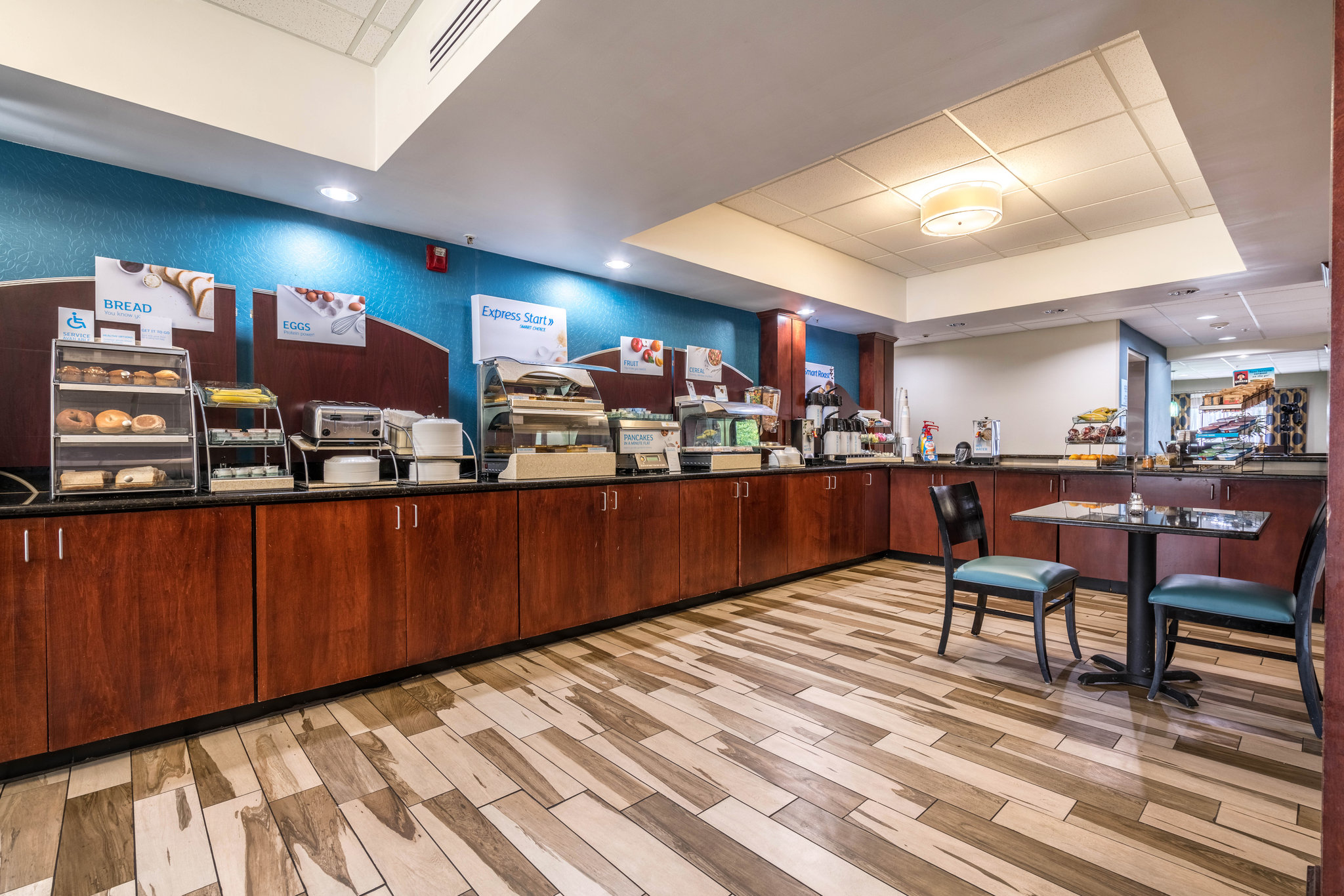 Holiday Inn Express & Suites Roanoke Rapids SE