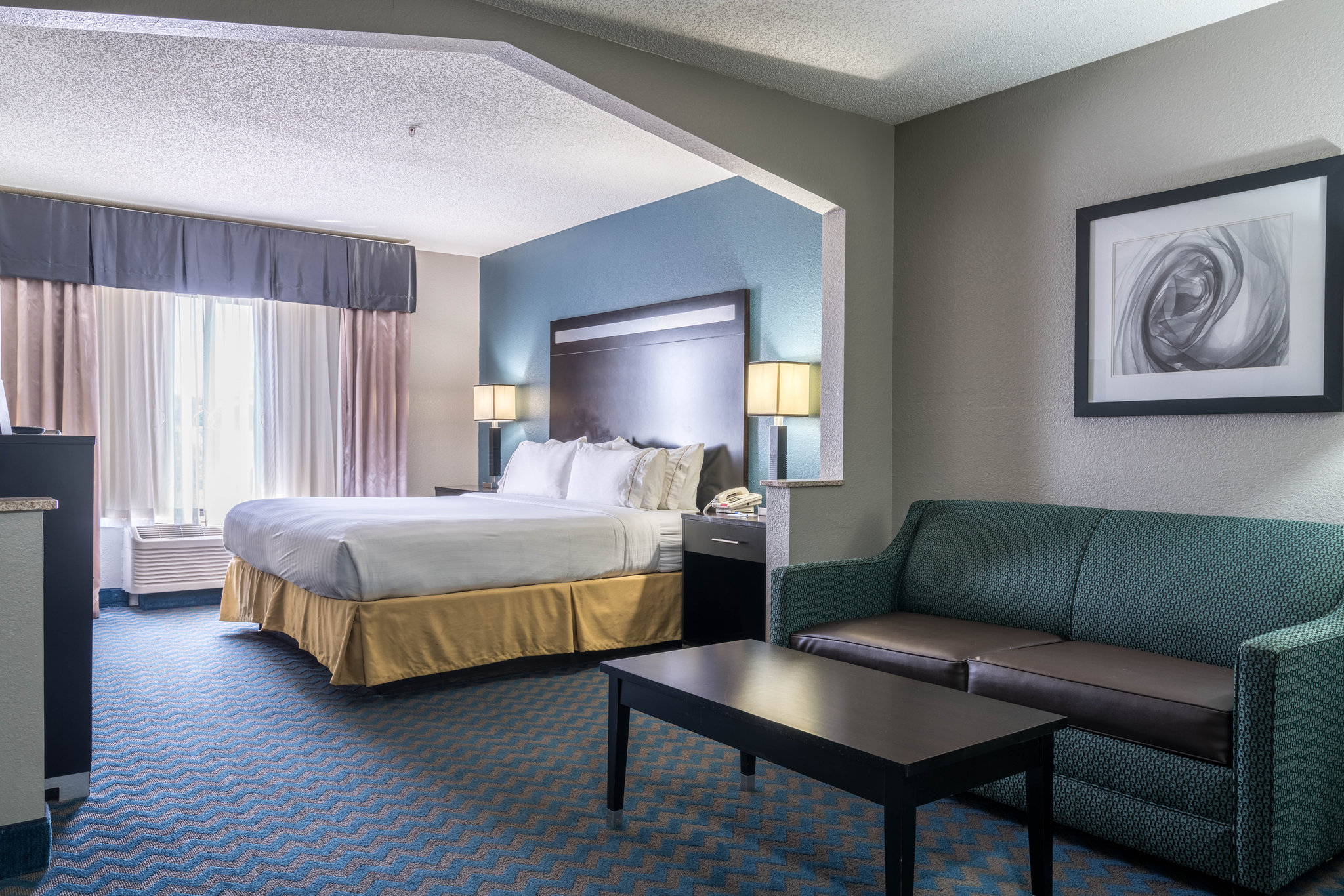 Holiday Inn Express & Suites Roanoke Rapids SE