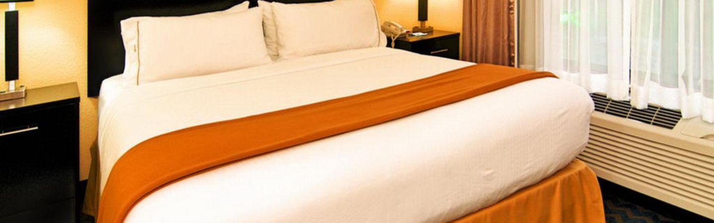 Holiday Inn Express & Suites Roanoke Rapids SE