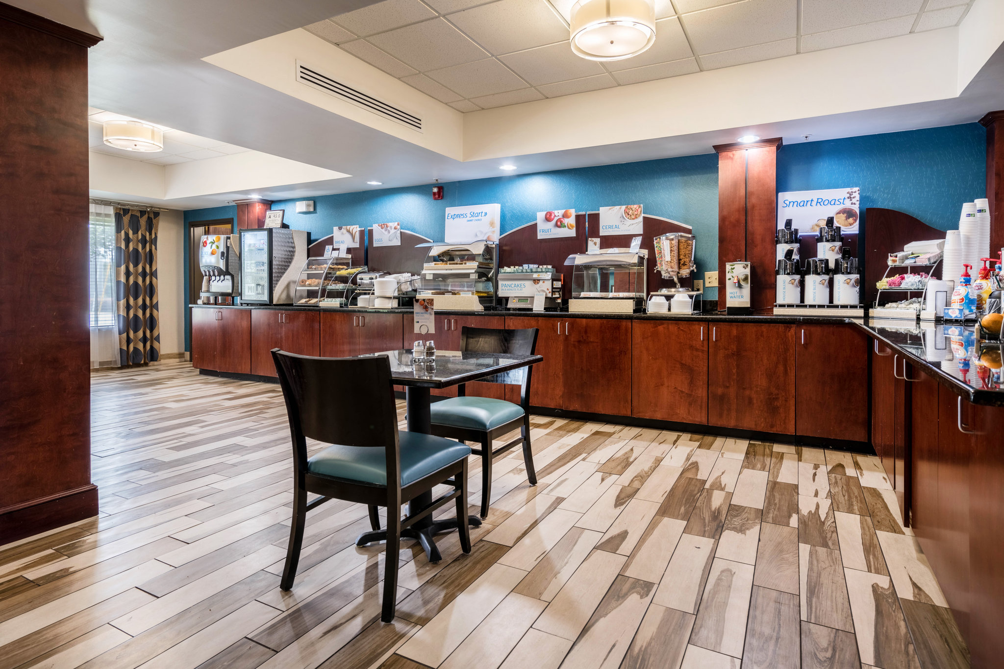 Holiday Inn Express & Suites Roanoke Rapids SE