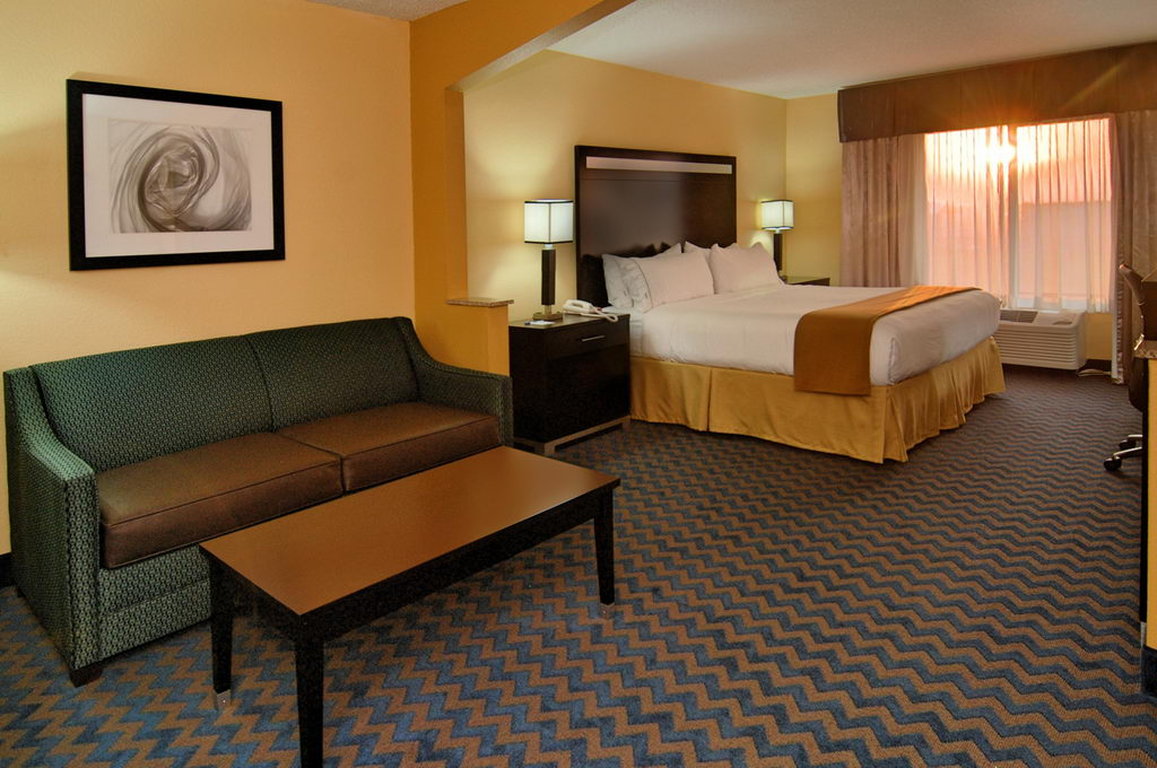 Holiday Inn Express & Suites Roanoke Rapids SE