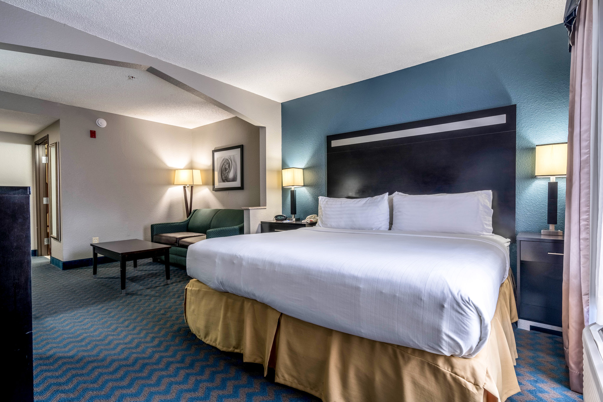 Holiday Inn Express & Suites Roanoke Rapids SE