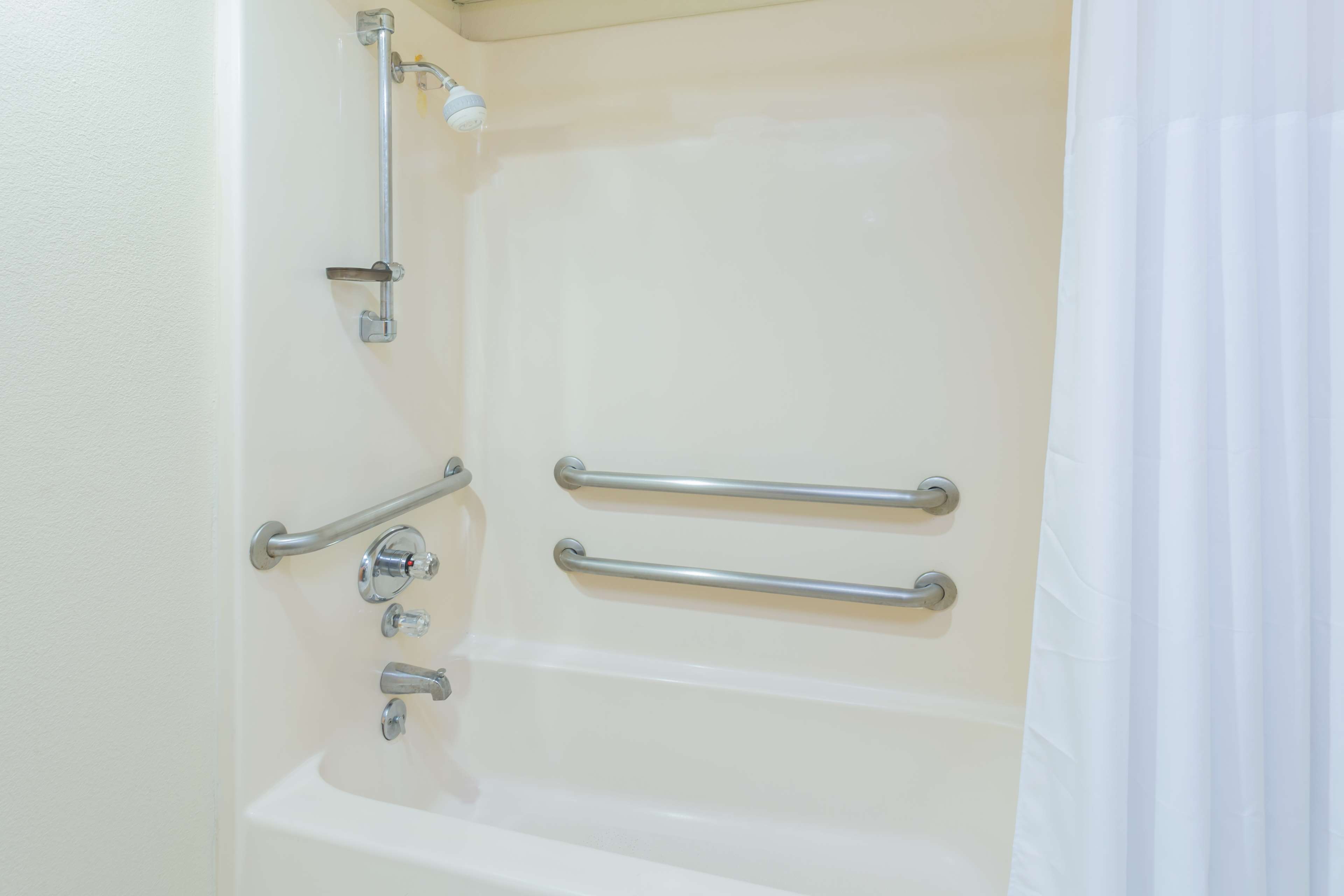 Days Inn & Suites by Wyndham Rocky Mount Golden East