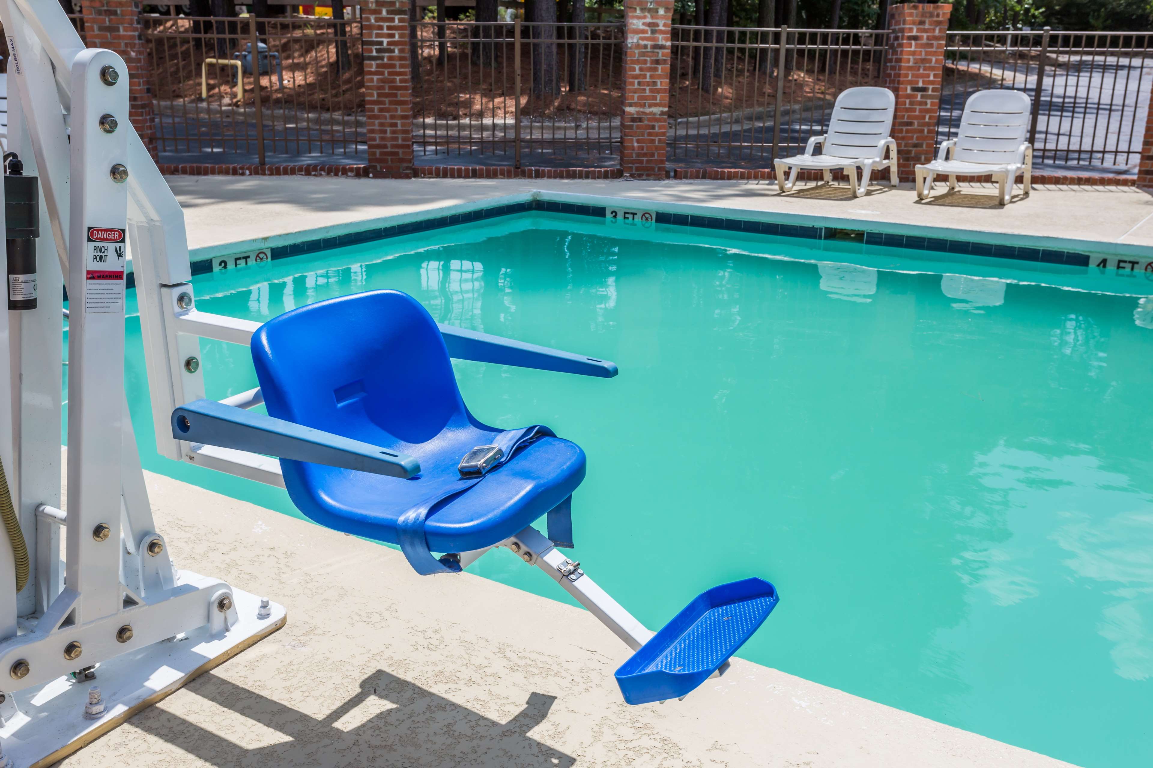 Days Inn & Suites by Wyndham Rocky Mount Golden East