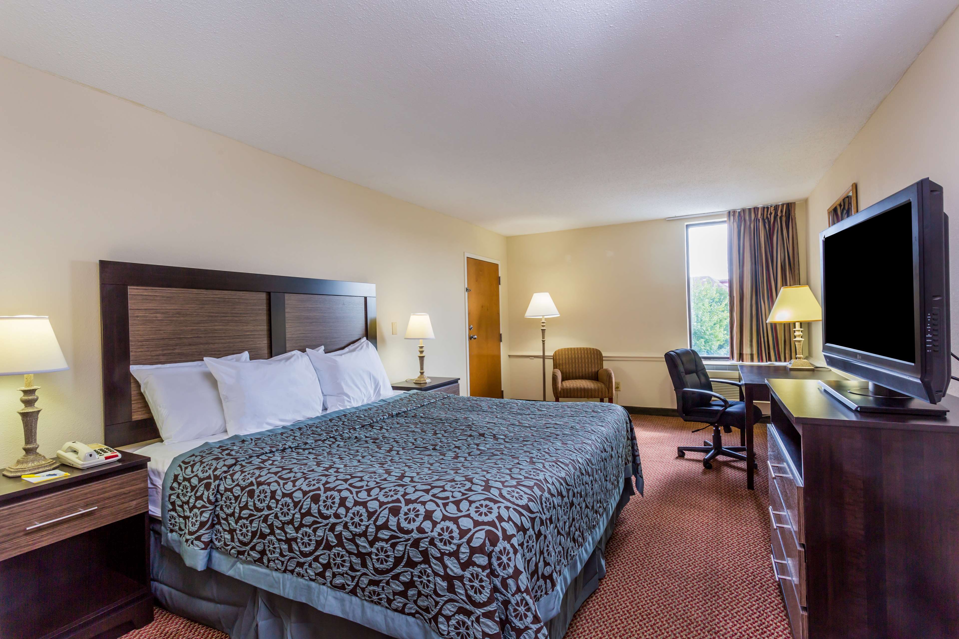 Days Inn & Suites by Wyndham Rocky Mount Golden East