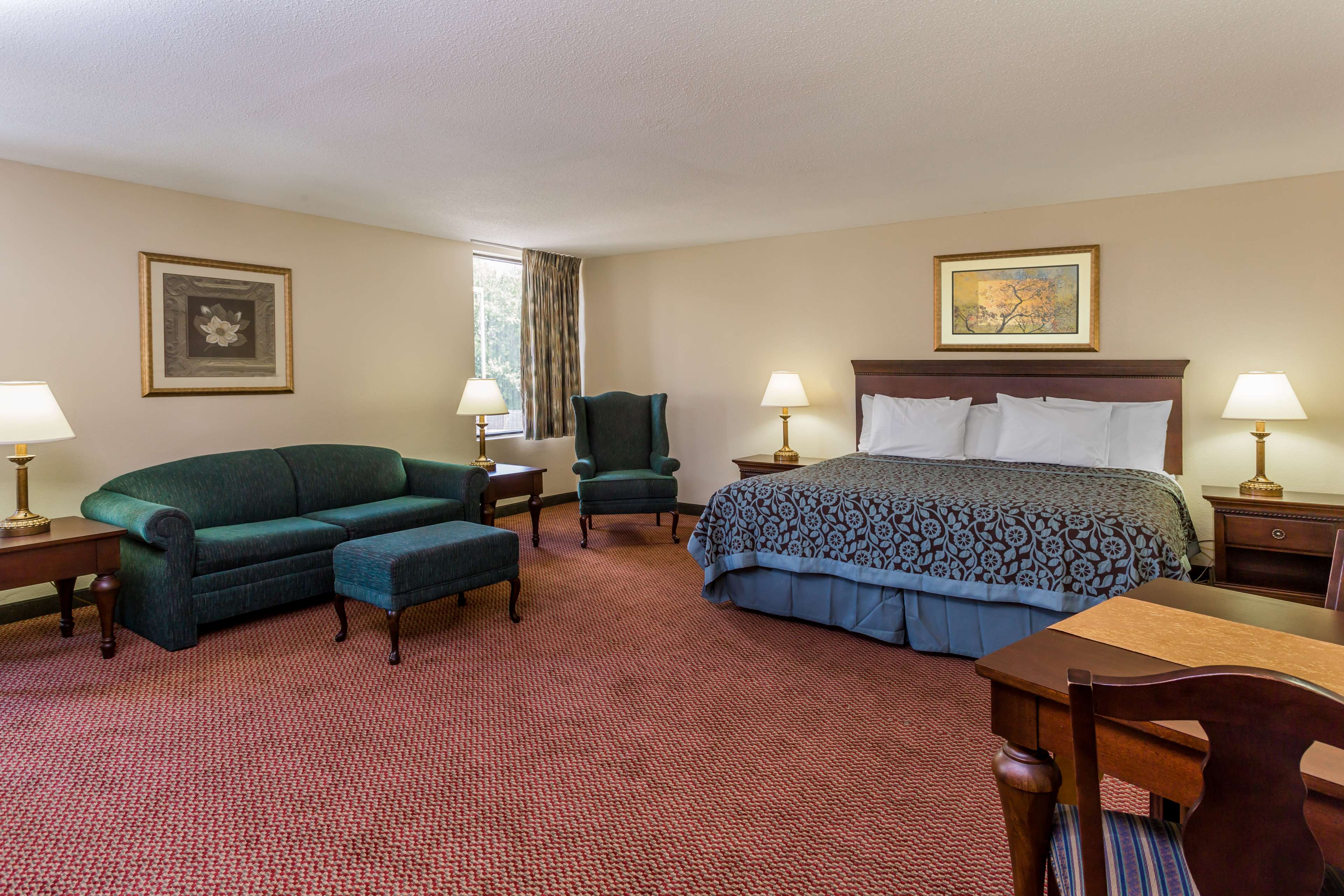 Days Inn & Suites by Wyndham Rocky Mount Golden East
