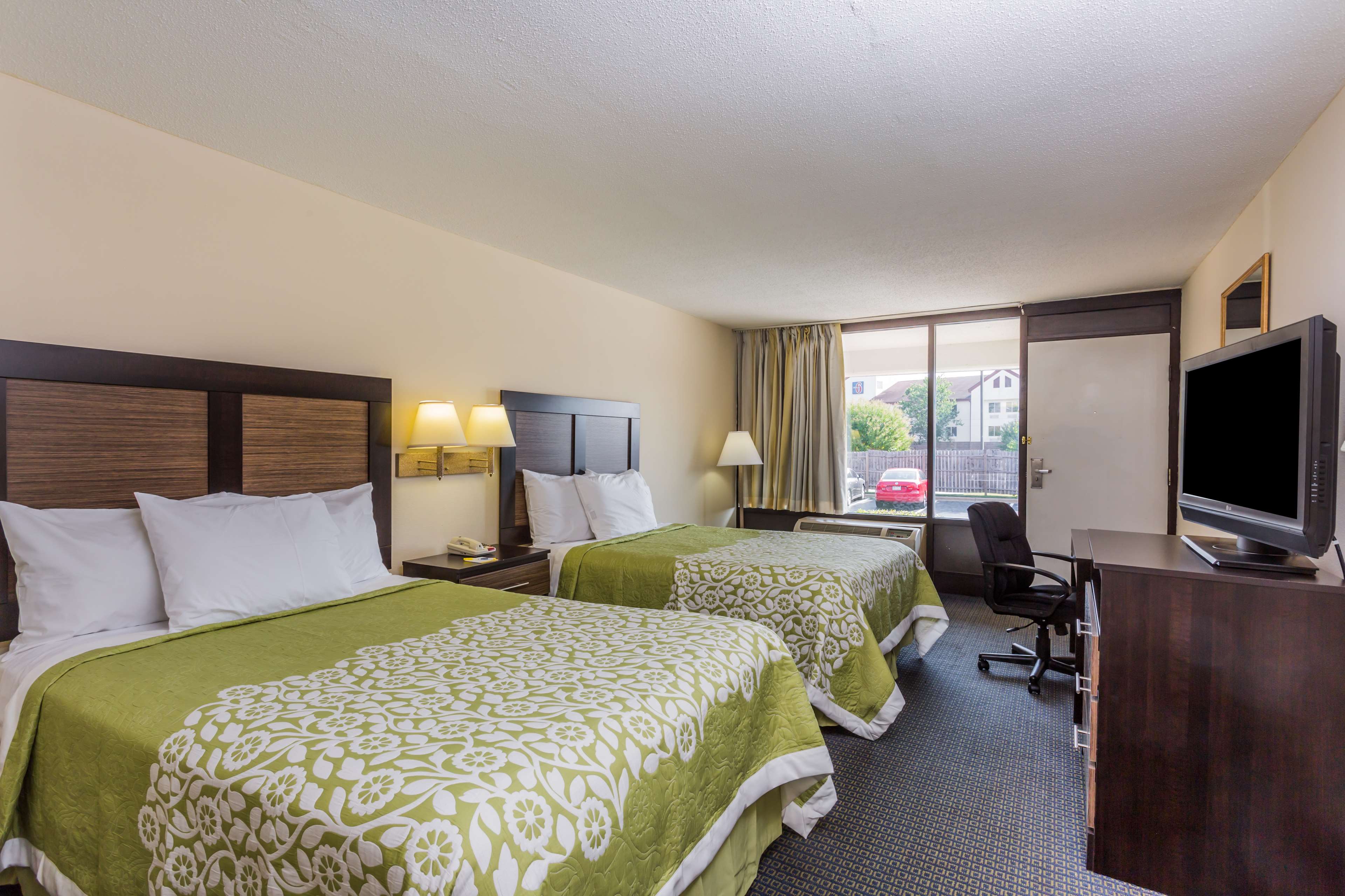 Days Inn & Suites by Wyndham Rocky Mount Golden East
