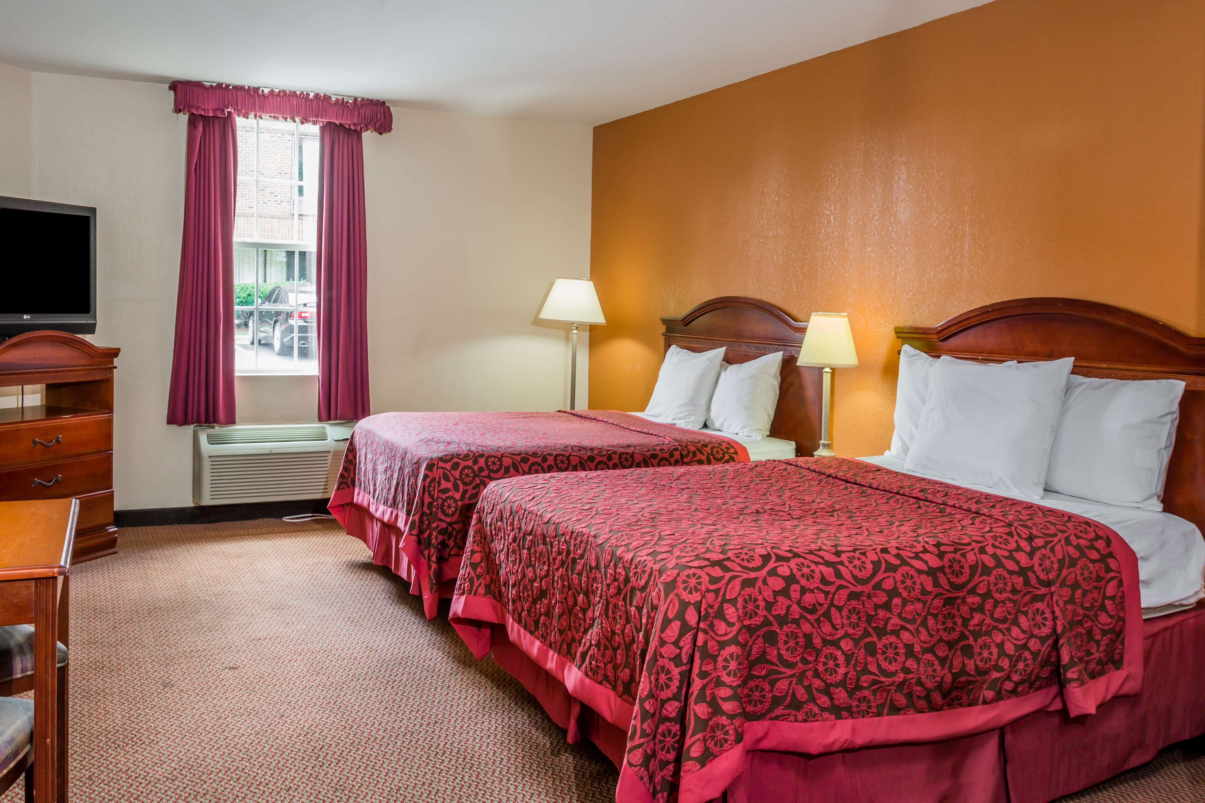 Days Inn & Suites by Wyndham Rocky Mount Golden East