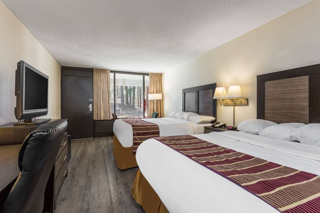 Days Inn & Suites by Wyndham Rocky Mount Golden East