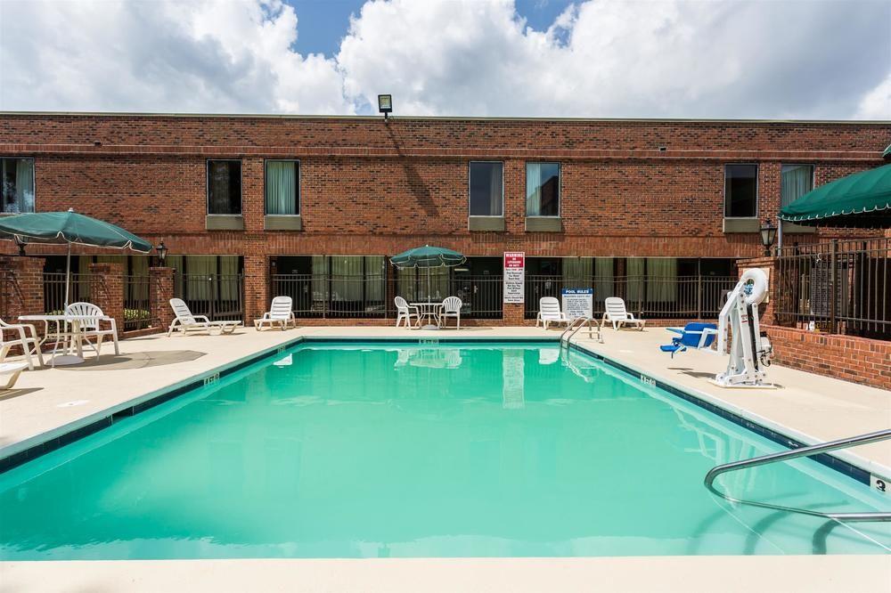 Days Inn & Suites by Wyndham Rocky Mount Golden East