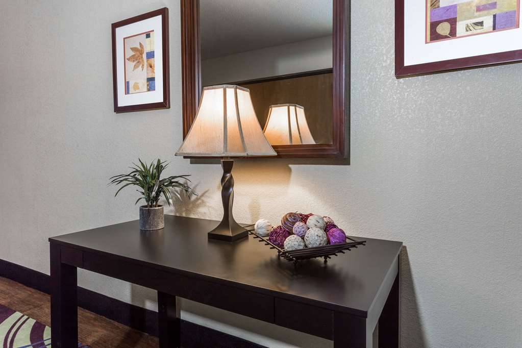 Days Inn & Suites by Wyndham Rocky Mount Golden East