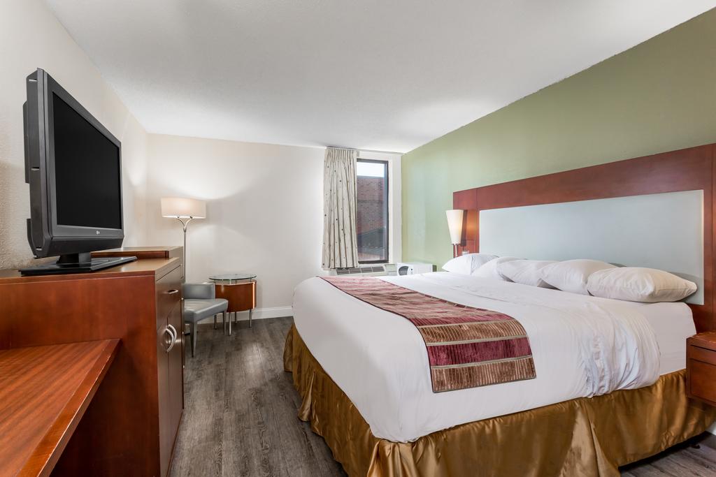 Days Inn & Suites by Wyndham Rocky Mount Golden East