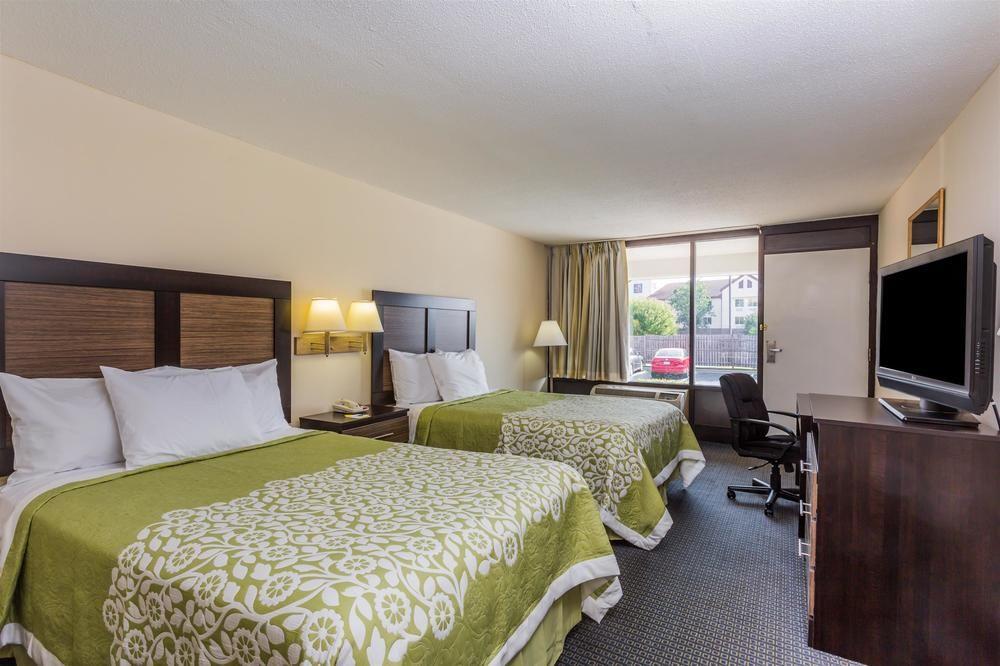 Days Inn & Suites by Wyndham Rocky Mount Golden East