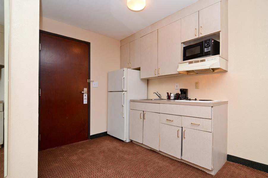 Days Inn & Suites by Wyndham Rocky Mount Golden East