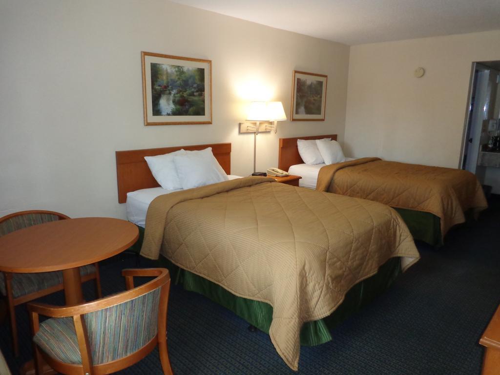 Days Inn & Suites by Wyndham Rocky Mount Golden East