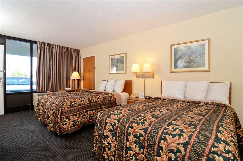 Days Inn & Suites by Wyndham Rocky Mount Golden East