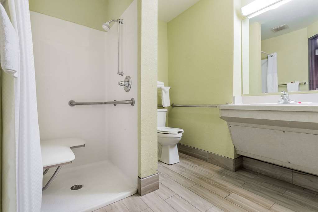 Days Inn & Suites by Wyndham Rocky Mount Golden East