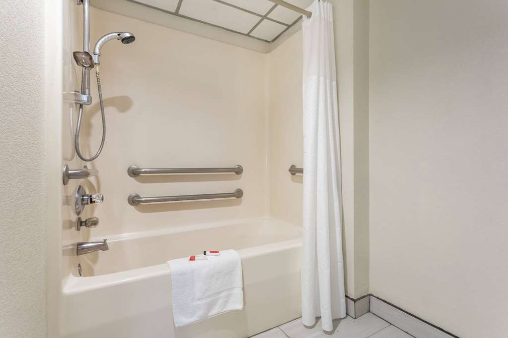Days Inn & Suites by Wyndham Rocky Mount Golden East