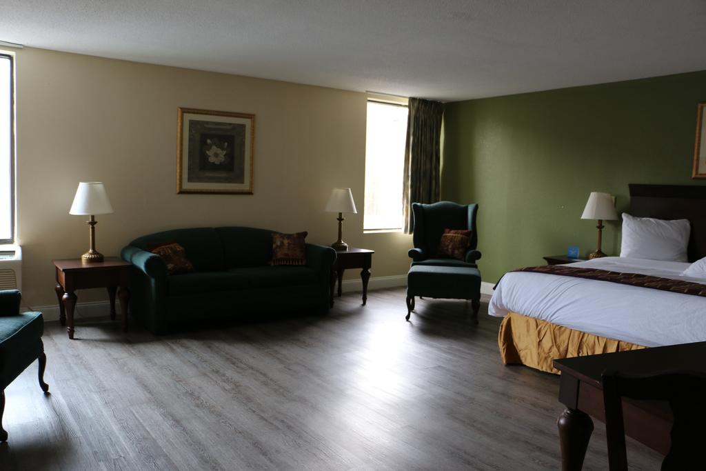 Days Inn & Suites by Wyndham Rocky Mount Golden East