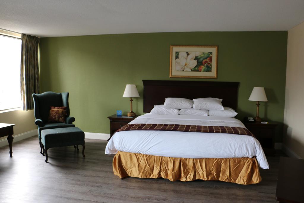 Days Inn & Suites by Wyndham Rocky Mount Golden East