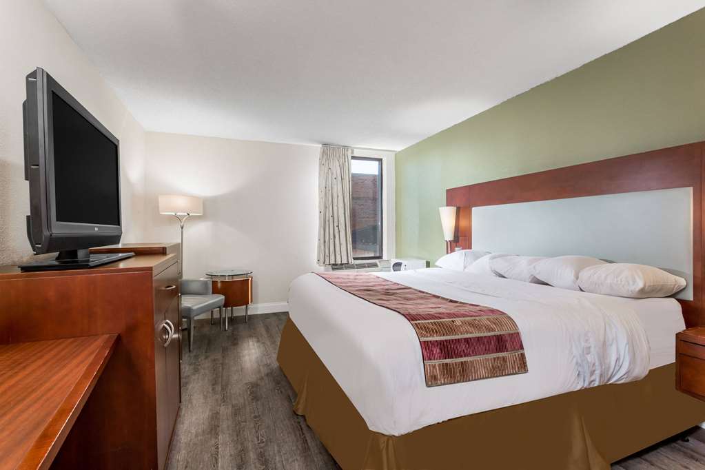 Days Inn & Suites by Wyndham Rocky Mount Golden East
