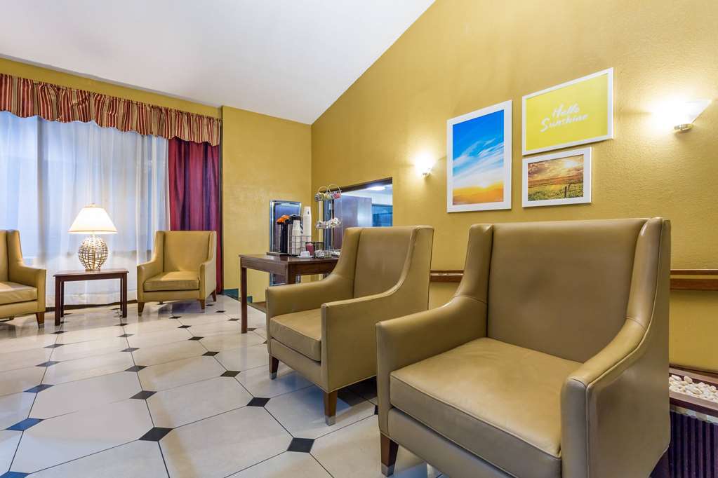 Days Inn & Suites by Wyndham Rocky Mount Golden East
