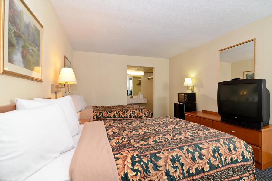 Days Inn & Suites by Wyndham Rocky Mount Golden East