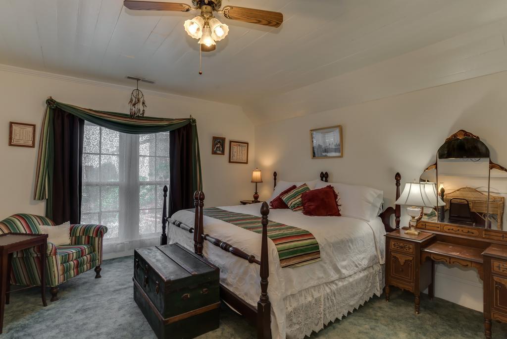 Carrier Houses Bed and Breakfast