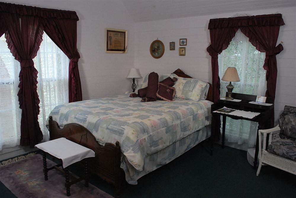 Carrier Houses Bed and Breakfast