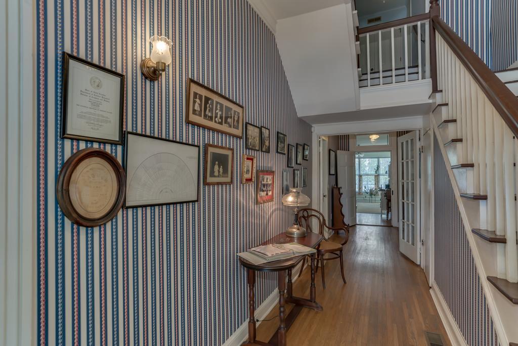 Carrier Houses Bed and Breakfast