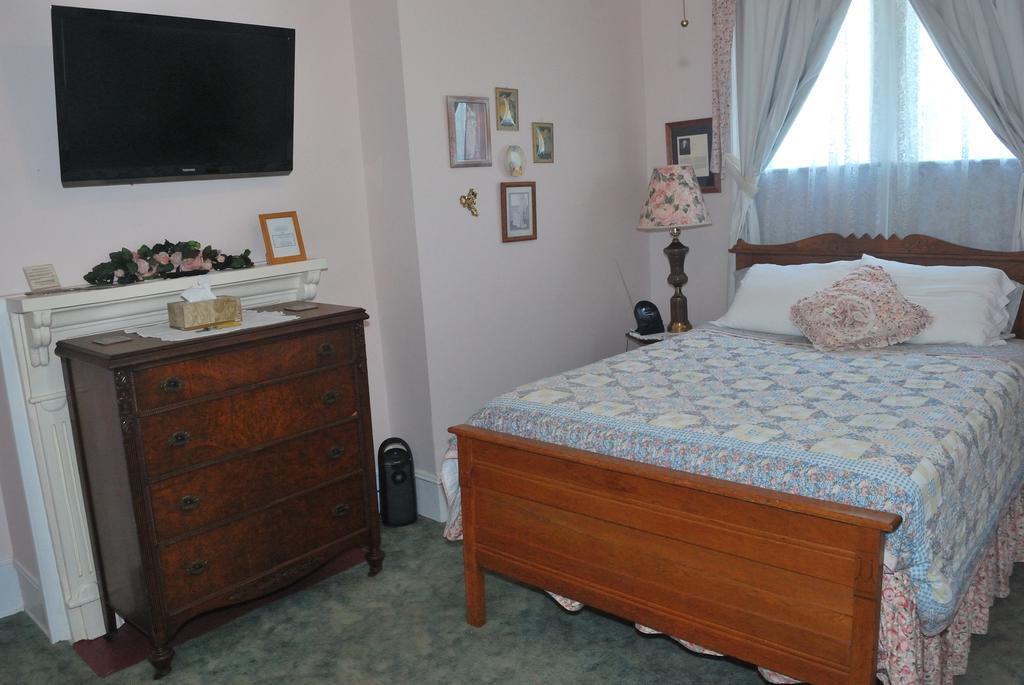 Carrier Houses Bed and Breakfast