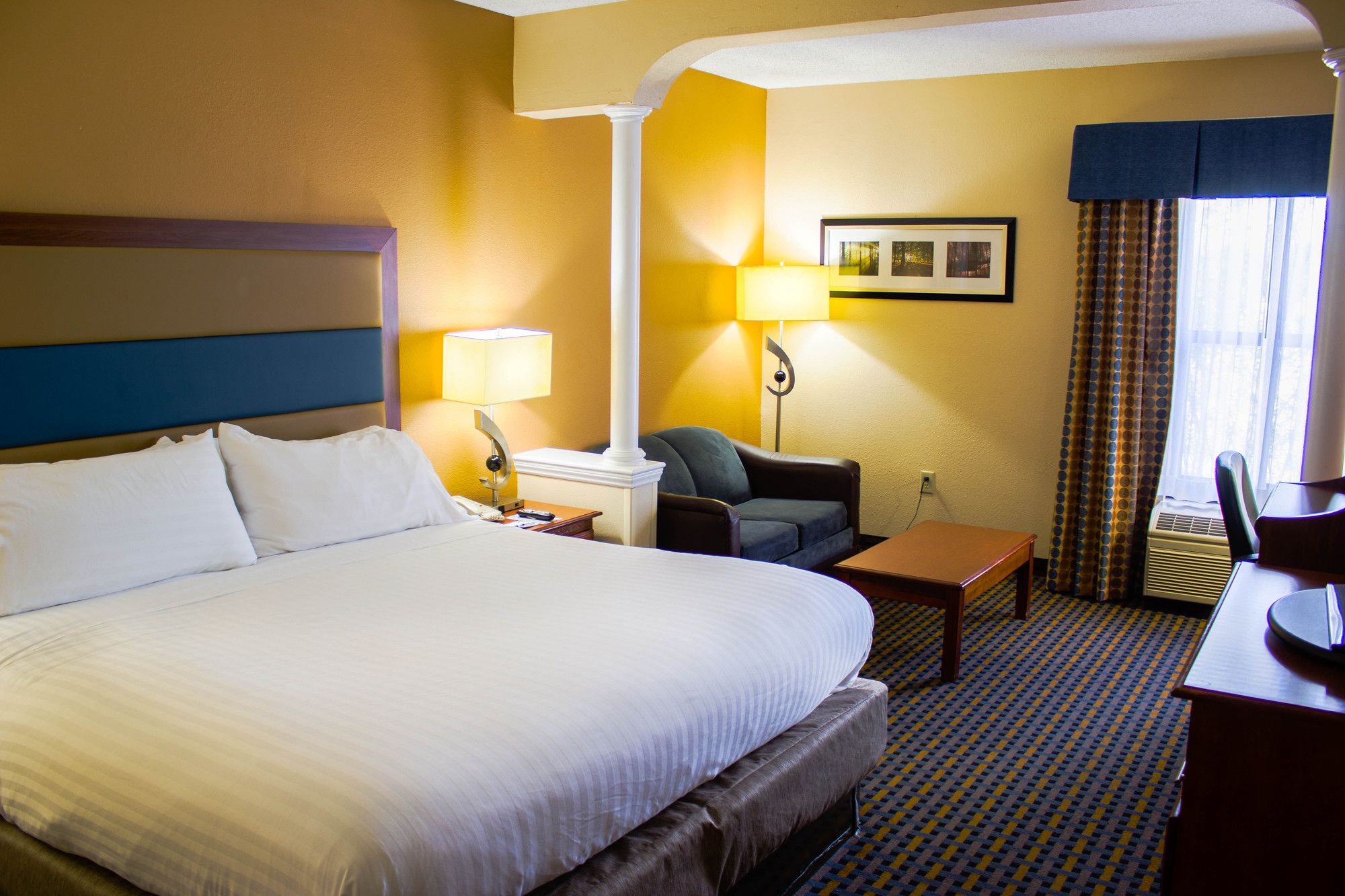 Holiday Inn Express & Suites Sanford