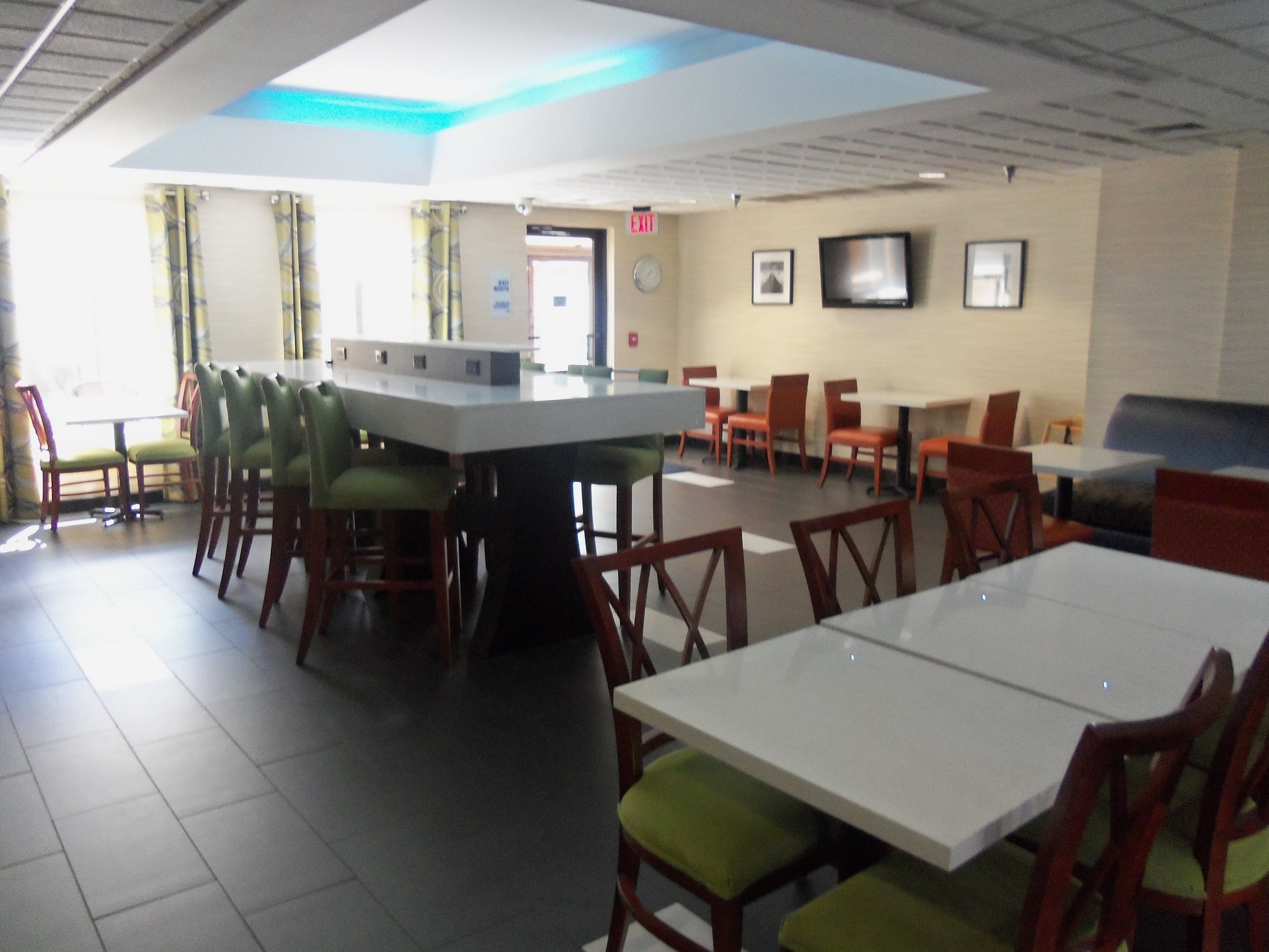 Holiday Inn Express & Suites Sanford