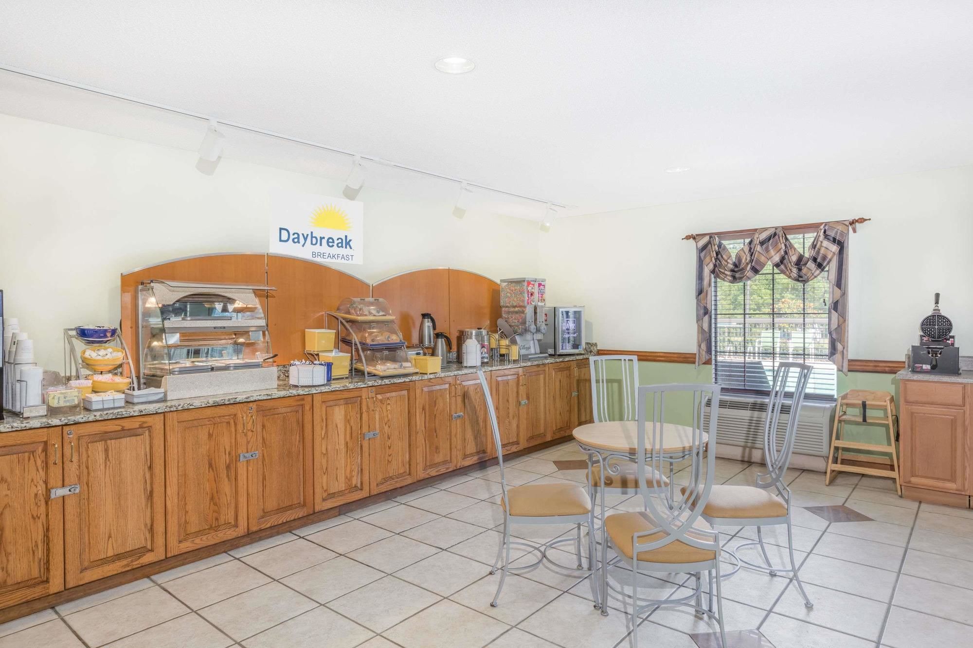 Days Inn by Wyndham Shallotte