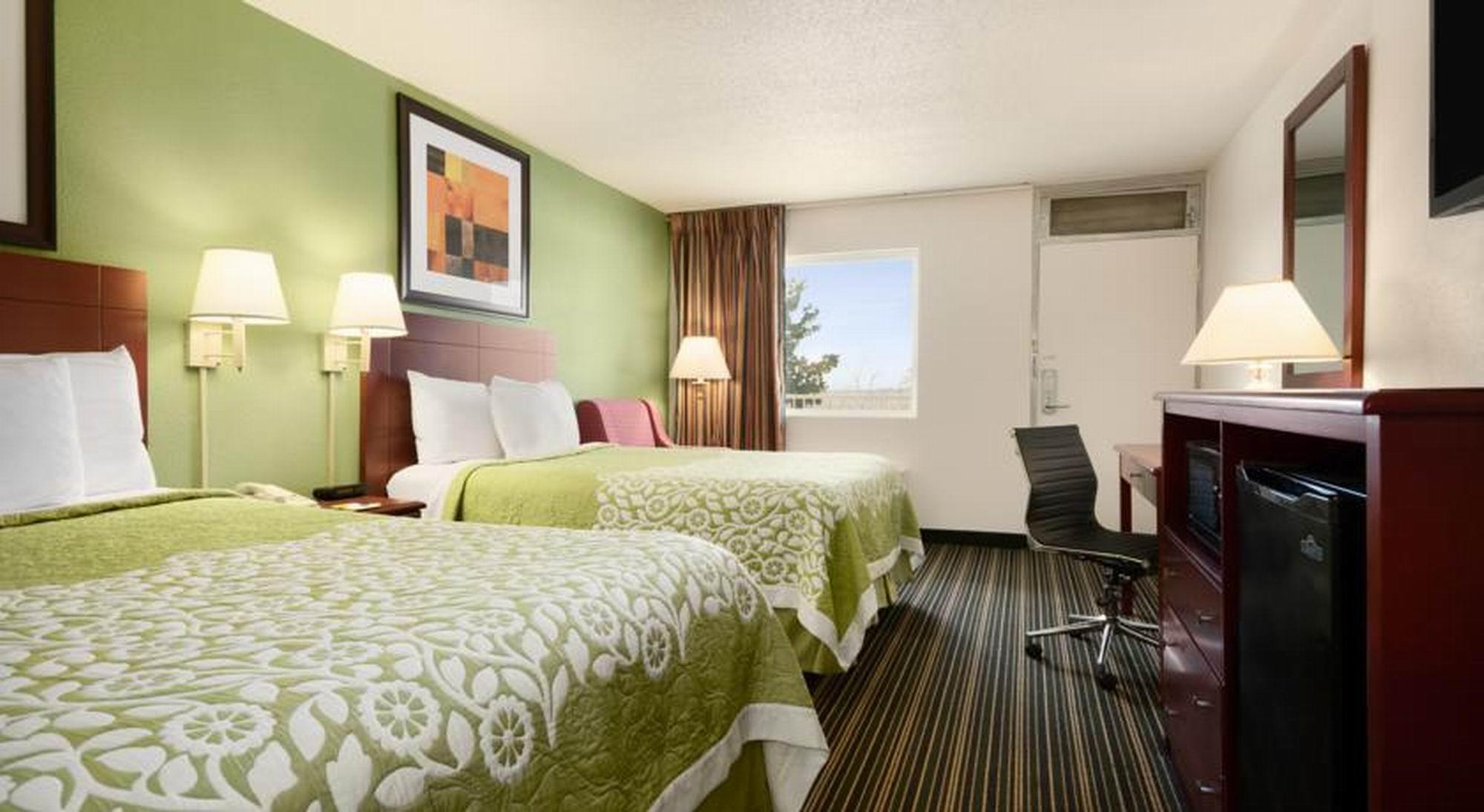Days Inn by Wyndham Shelby