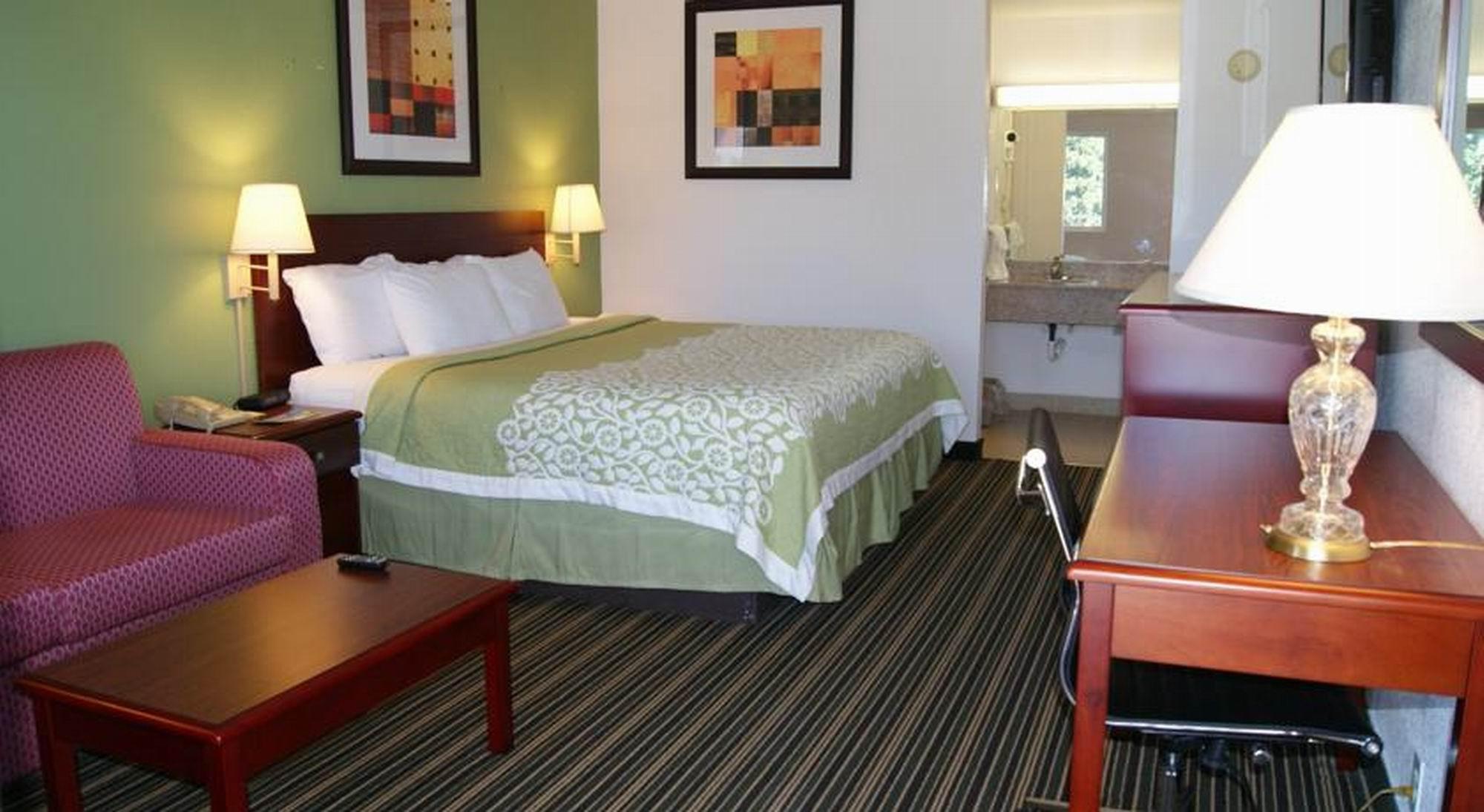 Days Inn by Wyndham Shelby