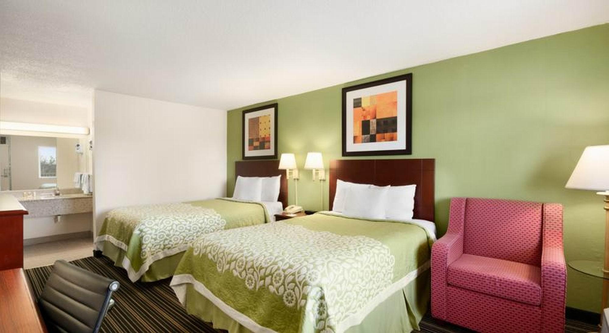 Days Inn by Wyndham Shelby
